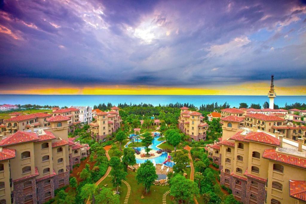 Hainan Yatai Hot Spring Hotel Хайкоу Экстерьер фото