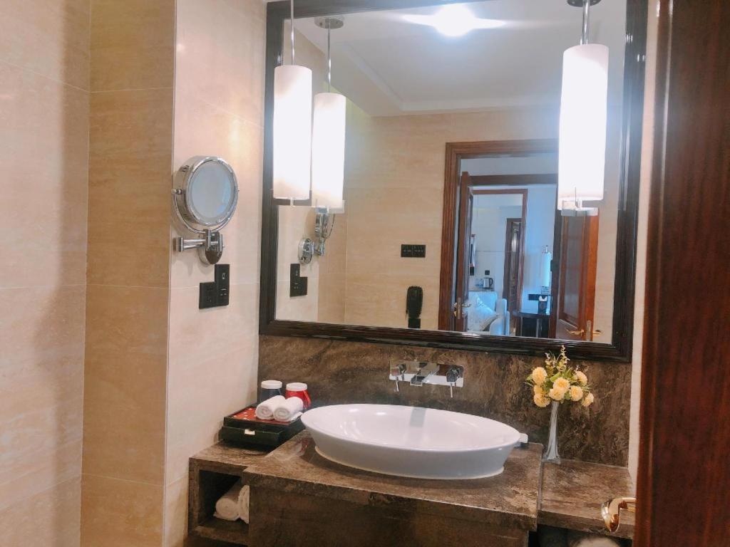 Hainan Yatai Hot Spring Hotel Хайкоу Экстерьер фото
